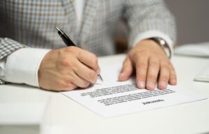 不動産投資におけるサブリース契約で注意すべきポイントは？